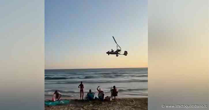 Latina, piccolo velivolo finisce in mare davanti ai bagnanti a Marina di Minturno: nessun ferito