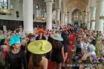 IN BEELD. Volle kerk geniet van hoedenspektakel Chapeau XXIV