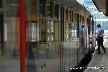 Treinconducteur wordt aangevallen en krijgt onbekend product over zich heen in station van Denderleeuw: politie pakt dader op