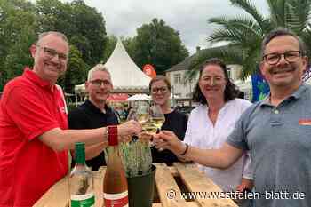 Das Weindorf in Schloß Neuhaus hat seine Türen geöffnet