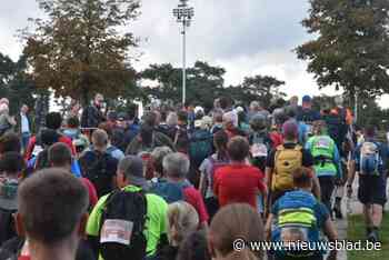 Eerste deelnemers van BoslandTrail in Lommel vertrokken voor 100 km: “Puur op karakter”