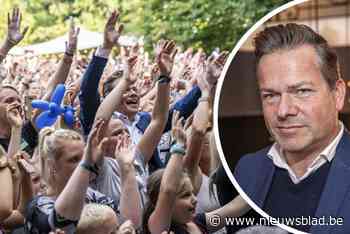 25 jaar geleden poetste hij zelf nog in een ziekenhuis, nu is Nico Daenens (54) baas van 16.500 mensen: “Uiteraard moeten huishoudhulpen beter verloond worden”