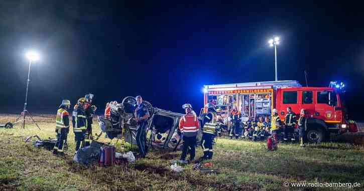 Tödlicher Unfall auf A93 – drei Mitfahrer in Lebensgefahr