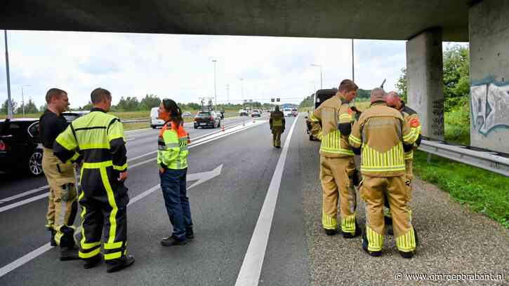 Paard zakt op de snelweg door vloer trailer, A58 deels afgesloten