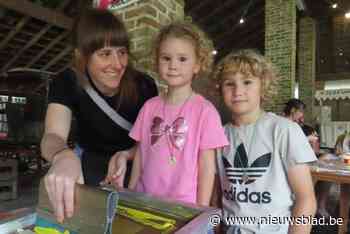 Karrenmuseum verandert weekend lang in Studio Ambacht: “Zelf kaartjes drukken en een medaille slagen”