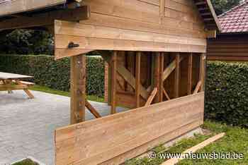 Vandalen brengen schade toe aan schuilhuisje in Bassevelde: “Niet de eerste keer dat het gebeurd”