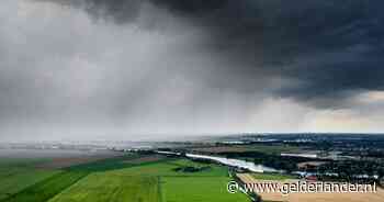 Onweer, hagel en zware windstoten trekken over het land: code oranje in het zuidoosten