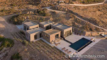 La Punta Villa / PLINTHOS ARCHITECTS