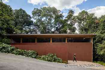 House in the Woods / Renato Santoro + FJ55 Arquitetos