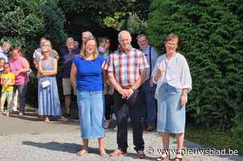 Ruim 250 trouwe klanten wuiven slagersfamilie Vandekeere uit die na 65 jaar de winkel sluit