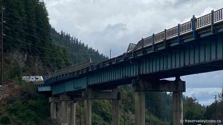 Semi-truck careens off bridge near Sicamous, plunges into Shuswap Lake; Highway 1 closed