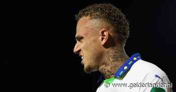Boze Noa Lang schopt krat bidons om na wissel bij doelpuntenregen PSV: 'Beetje raar dat hij zo reageert’