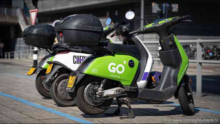 Almere - Felgroene deelscooters verdwijnen weer uit straatbeeld Almere