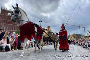 Gouden Boomstoet van start: stoet doet Brugse binnenstad vollopen