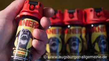 Unbekannter besprüht Hund mit Tierabwehrspray und verletzt Halterin
