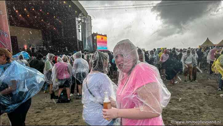 Almere - Stortbui op Strandfestival ZAND geen smet op fantastisch weekend