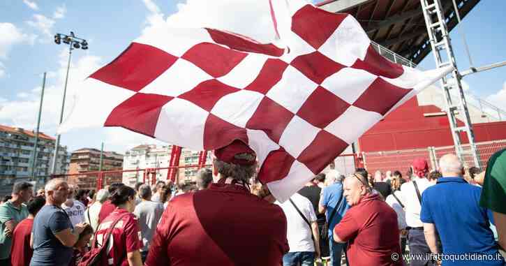 Torino, 15mila tifosi in corteo contro Cairo: “Vattene”. Da cosa nasce la contestazione