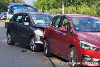 Twee auto’s botsen vlakbij Karting in Genk
