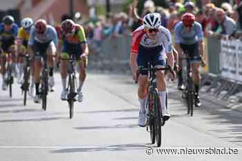 Thibau Dhooge rolt rode loper uit voor Artuur Torney, al is die zich niet bewust van zege: “Ik dacht dat het voor de tweede plaats was”