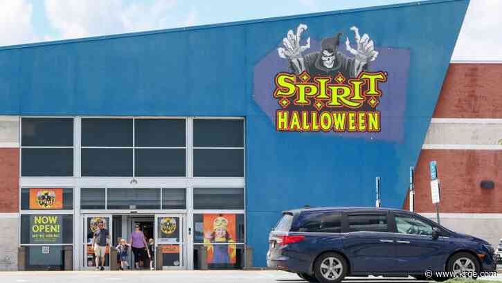 How does Spirit Halloween choose its locations?