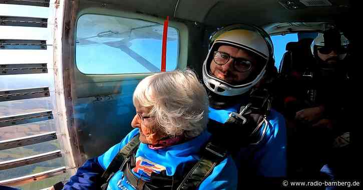 Britin schenkt sich Fallschirmsprung zum 102. Geburtstag