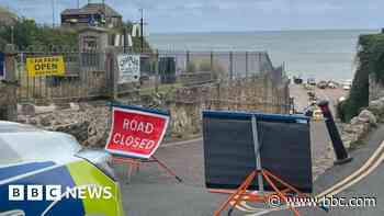 Cordon lifted after tide removes suspected bomb