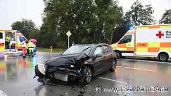 VW aus Traunstein rammt Familienauto auf B388 – fünf Verletzte