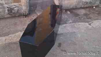 Tor Bella Monaca, bara davanti casa di Tiziana Ronzio: "La città è al suo fianco"