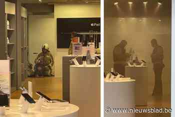 Brandweer rukt uit naar Apple-winkel vol rook... maar die bleek kunstmatig: “Het gebeurde per ongeluk”