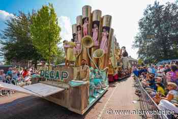 Praalwagen In de 14 Billekens wint verdiend grootste theaterparade van Nederland: “We hebben ferme poepen extra in de verf gezet”