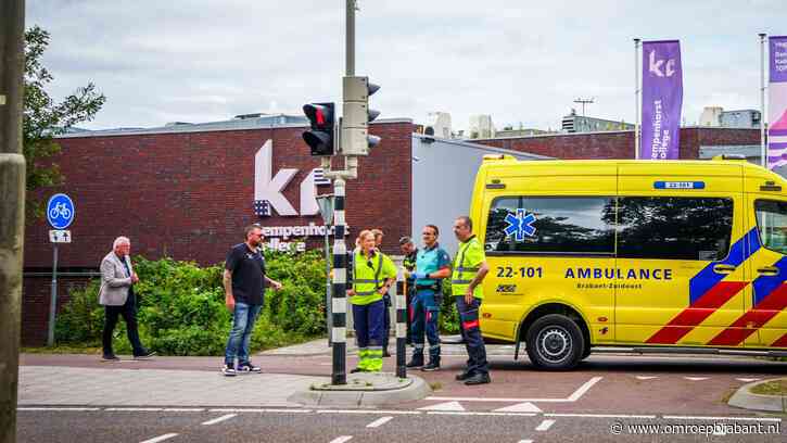 Man rijdt onder invloed door rood en schept twee kinderen