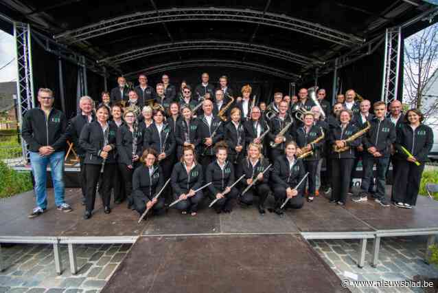 Harmonie pronkt met nieuw uniform: “Het was tijd voor iets moderner”