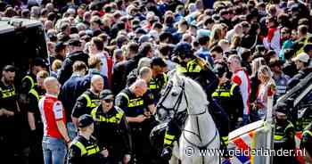 Sporthistoricus over acties tijdens voetbalkraker: ‘Is vervelend maar wel binnen de lijntjes’