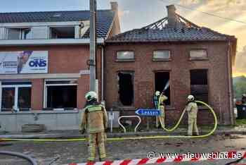 Pand dat gebruikt wordt als garage gaat in vlammen op, ook aanpalend huis is onbewoonbaar