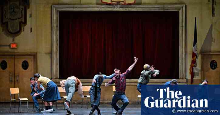 Protests held on stage at Edinburgh festival over Scottish arts funding cuts