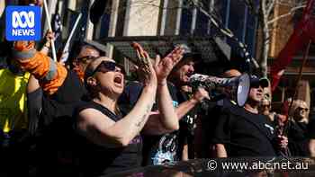 Thousands of construction workers protest federal government's CFMEU crackdown