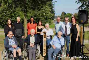 De Klu(t)ssers maken vier insectenhotels voor WZC De Vlinder