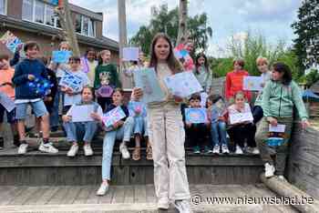 Schoolkinderen maken zelf ontwerp van kaftpapier voor ontwerpwedstrijd: “Het resultaat was overweldigend”