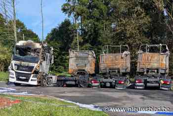 Vier trekkers gaan in vlammen op: politie onderzoekt mogelijke brandstichting