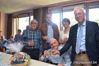 ‘Dj Henri’ wordt 100 en dit is zijn geheim: “Luister naar je lichaam”