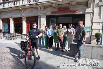 Coördinator fietst honderd kilometer langs negen cultuurhuizen: “Tonen dat heel dicht bij huis rijkgevuld cultuurprogramma te vinden is”