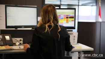 Ottawa hoping to convince reluctant civil servants of the benefits of working from the office