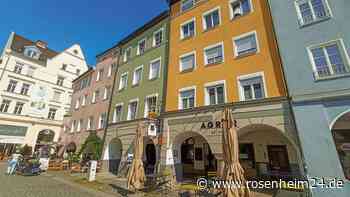 Historische Fassaden in Rosenheimer Innenstadt erstrahlen in neuem Glanz