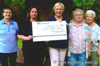 Strickgruppe Lübbecke spendet 2000 Euro