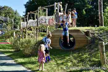 Terug naar school gaan was nog nooit zo leuk: Freinet Context pakt uit met speelheuvels, tunnels en  hangbrug