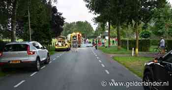 Ernstig ongeval in Groessen: motorrijder en wielrenner botsen tegen elkaar