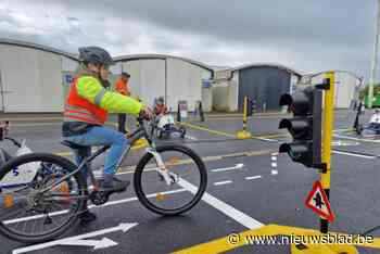 Opletten op weg naar school: politie geeft jonge verkeersovertreders strafstudie