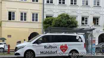 „Reinfall und Rückschritt“: Kritik am Mühldorfer Rufbus reißt nicht ab – Gefahr für den Handel?