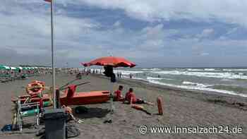 Badetragödie am Urlaubsstrand: Frau (†71) geht im Meer schwimmen – kurz darauf ist sie tot