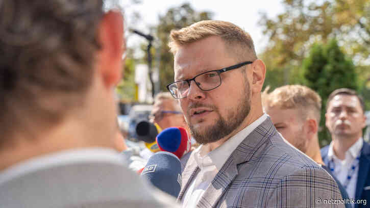 Polnischer Pegasus-Skandal: Ehemaliger Vize-Justizminister Michał Woś angeklagt